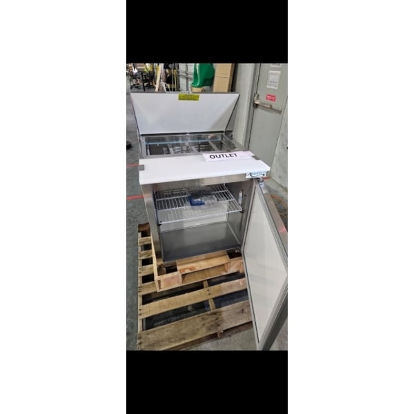Scratch and Dent Avantco APT-27-HC 27" 1 Door Refrigerated Sandwich Prep Table
