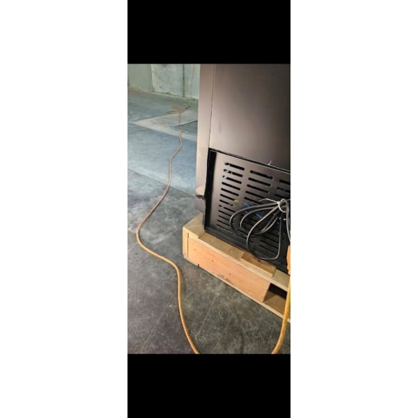 Scratch and Dent Avantco HBB-95-HC 95" Black Horizontal Bottle Cooler