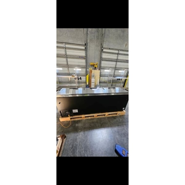 Scratch and Dent Avantco HBB-95-HC 95" Black Horizontal Bottle Cooler