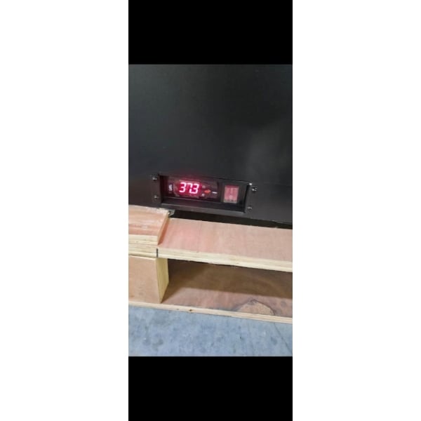 Scratch and Dent Avantco HBB-95-HC 95" Black Horizontal Bottle Cooler