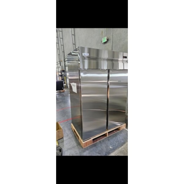 Scratch and Dent Avantco Z2-F-HC 54" Solid Door Stainless Steel Reach-In Freezer