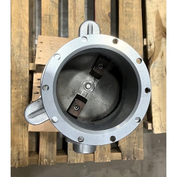 Scratch and Dent Hobart FD4/150-1 Commercial Garbage Disposer with Adjustable Flanged Feet - 1 1/2 hp, 208-230/460V