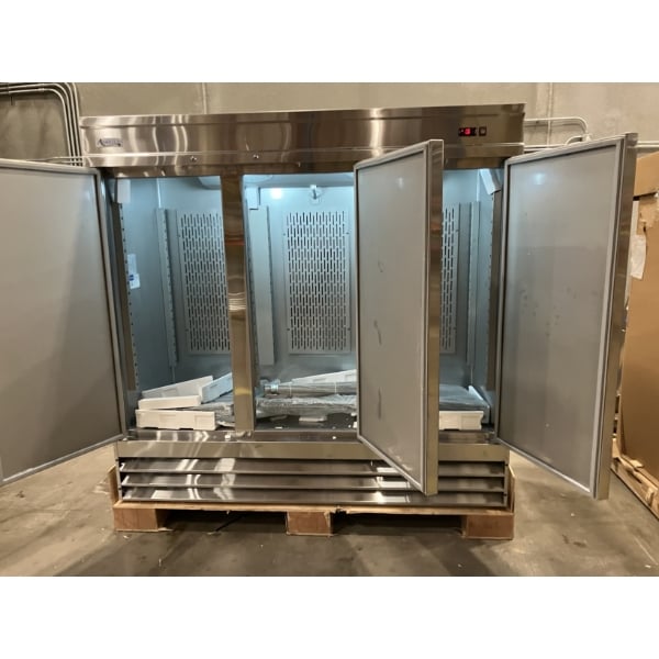 Scratch and Dent Avantco SS-3F-HC 81 5/16" Stainless Steel Solid Door Reach-In Freezer