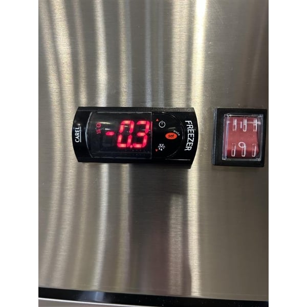 Scratch and Dent Avantco A-35F-HC 39 1/2" Solid Door Reach-In Freezer