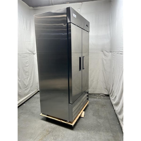 Scratch and Dent Avantco A-35F-HC 39 1/2" Solid Door Reach-In Freezer