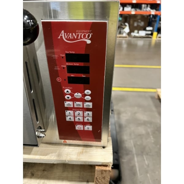 Scratch and Dent Avantco DPO-18-SA Single Deck Countertop Pizza / Bakery Oven with Digital Controls - 1700W, 120V