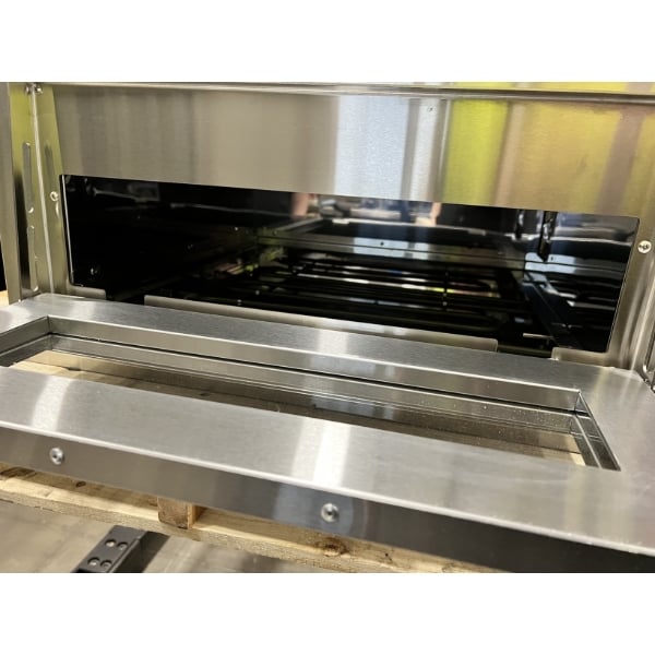 Scratch and Dent Avantco DPO-18-SA Single Deck Countertop Pizza / Bakery Oven with Digital Controls - 1700W, 120V
