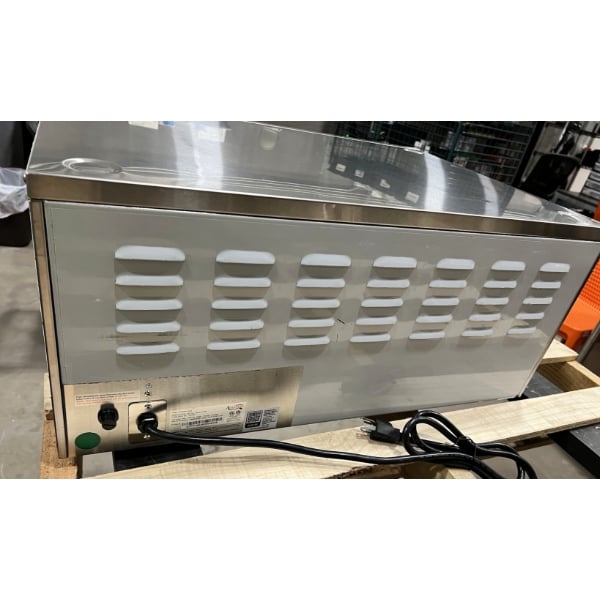 Scratch and Dent Avantco DPO-18-SA Single Deck Countertop Pizza / Bakery Oven with Digital Controls - 1700W, 120V
