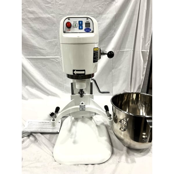 Scratch and Dent Globe SP08 8 Qt. Bowl Lift Countertop Mixer with Guard & Standard Accessories - 120V, 1/4 hp
