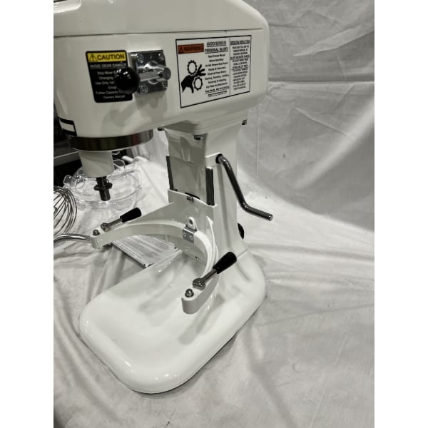 Scratch and Dent Globe SP08 8 Qt. Bowl Lift Countertop Mixer with Guard & Standard Accessories - 120V, 1/4 hp