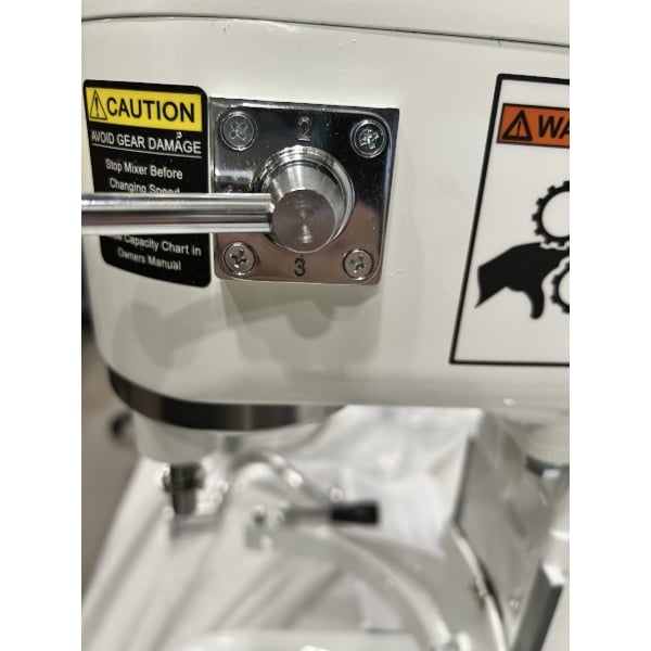 Scratch and Dent Globe SP08 8 Qt. Bowl Lift Countertop Mixer with Guard & Standard Accessories - 120V, 1/4 hp