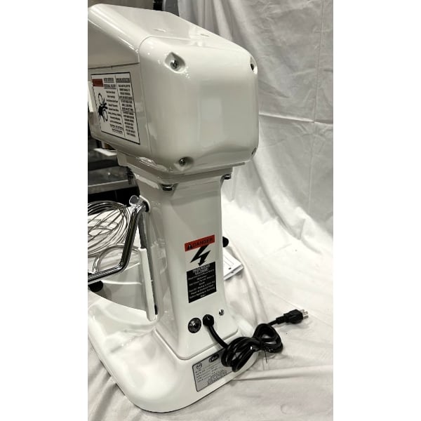 Scratch and Dent Globe SP08 8 Qt. Bowl Lift Countertop Mixer with Guard & Standard Accessories - 120V, 1/4 hp
