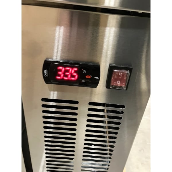 Scratch and Dent Avantco CBE-60-HC 60" 2 Drawer Refrigerated Chef Base