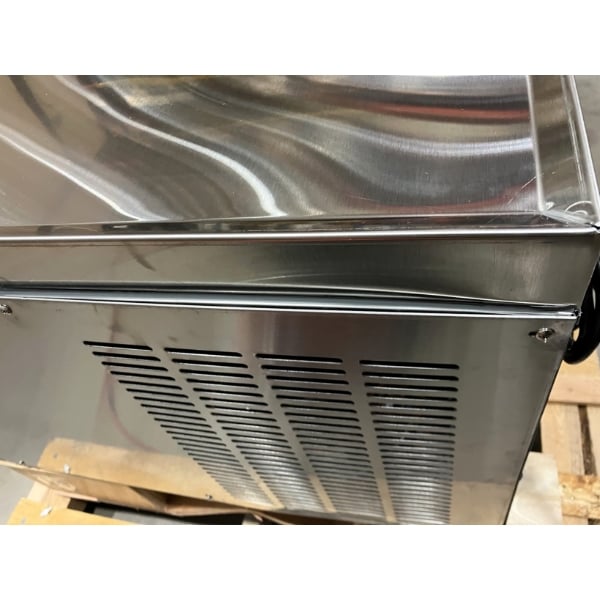 Scratch and Dent Avantco CBE-60-HC 60" 2 Drawer Refrigerated Chef Base