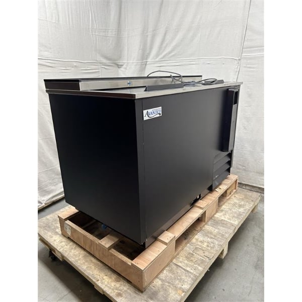 Scratch and Dent Avantco HBB-50-HC 50" Black Horizontal Bottle Cooler