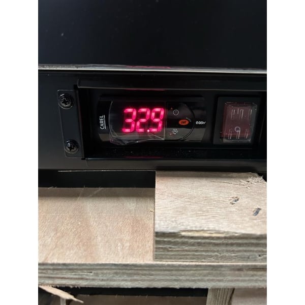 Scratch and Dent Avantco HBB-50-HC 50" Black Horizontal Bottle Cooler