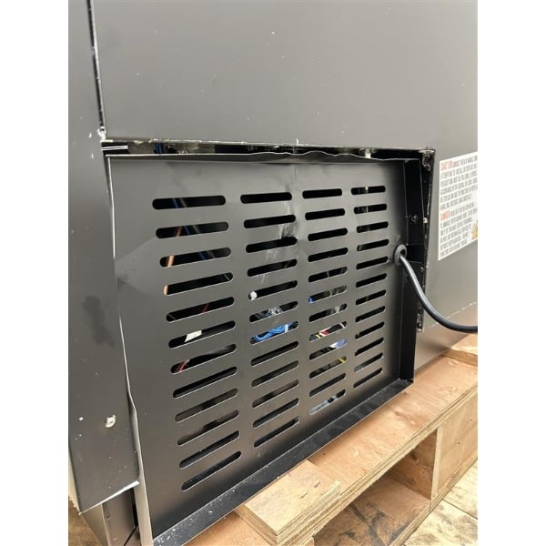 Scratch and Dent Avantco HBB-50-HC 50" Black Horizontal Bottle Cooler