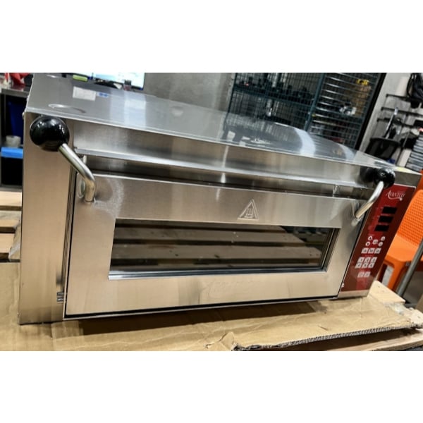 Scratch and Dent Avantco DPO-18-SA Single Deck Countertop Pizza / Bakery Oven with Digital Controls - 1700W, 120V