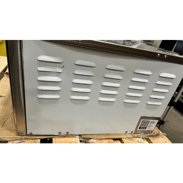Scratch and Dent Avantco DPO-18-SA Single Deck Countertop Pizza / Bakery Oven with Digital Controls - 1700W, 120V