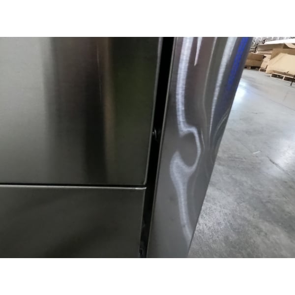 Scratch and Dent Avantco UDD-4-HC-S Stainless Steel Kegerator / Beer Dispenser with (2) 2 Tap Towers - (3) 1/2 Keg Capacity