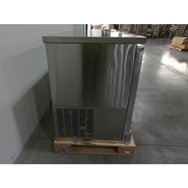 Scratch and Dent Avantco UDD-4-HC-S Stainless Steel Kegerator / Beer Dispenser with (2) 2 Tap Towers - (3) 1/2 Keg Capacity