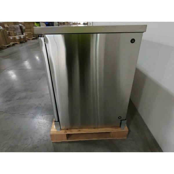 Scratch and Dent Avantco UDD-4-HC-S Stainless Steel Kegerator / Beer Dispenser with (2) 2 Tap Towers - (3) 1/2 Keg Capacity