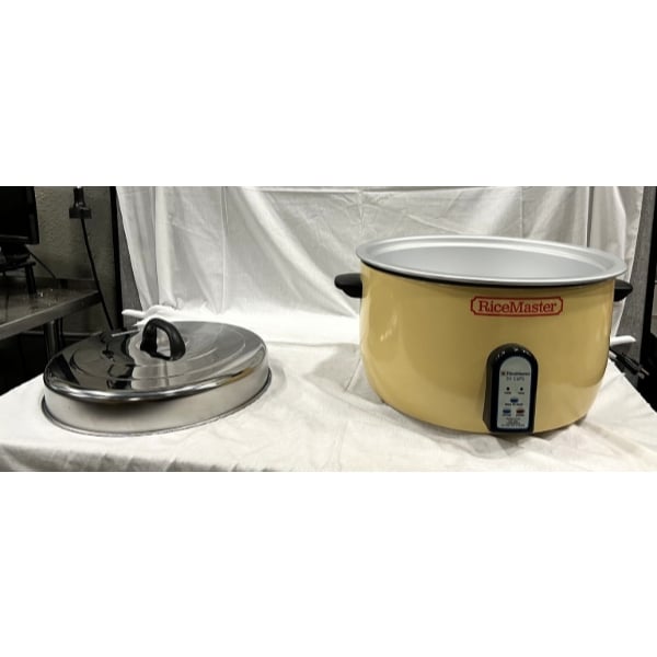 Scratch and Dent Town 57155 110 Cup (55 Cup Raw) Electronic Rice Cooker / Warmer - 230V