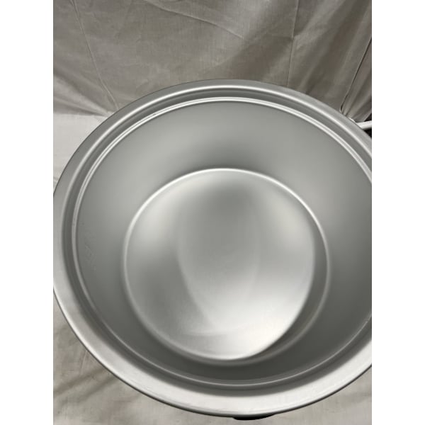 Scratch and Dent Town 57155 110 Cup (55 Cup Raw) Electronic Rice Cooker / Warmer - 230V