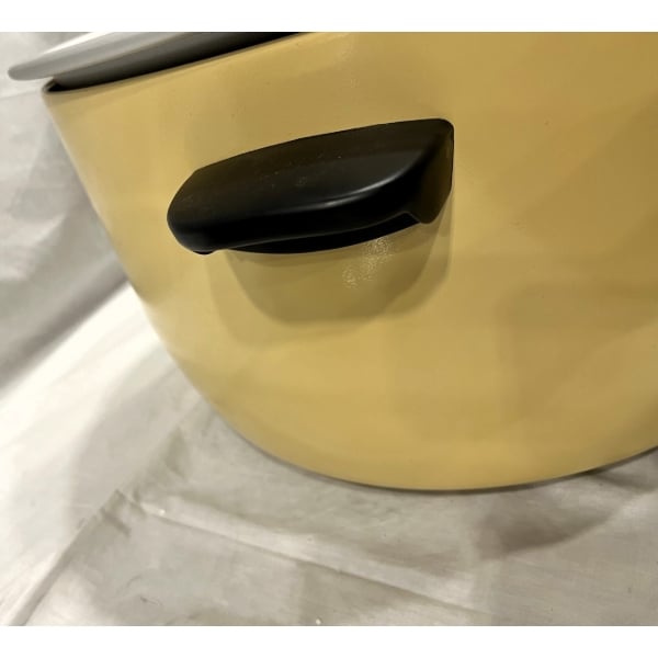 Scratch and Dent Town 57155 110 Cup (55 Cup Raw) Electronic Rice Cooker / Warmer - 230V