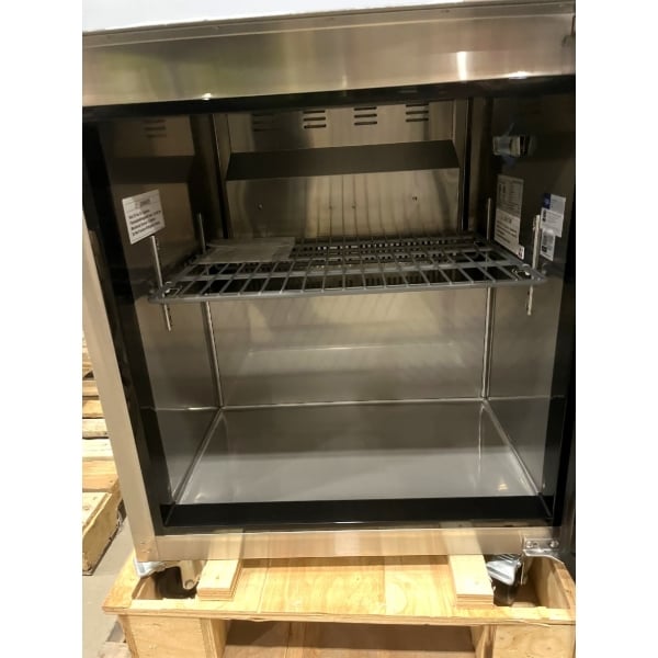 Scratch and Dent Avantco AWT-27F 27" Worktop Freezer with 3 1/2" Backsplash
