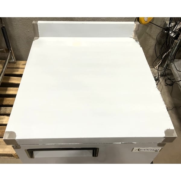 Scratch and Dent Avantco AWT-27F 27" Worktop Freezer with 3 1/2" Backsplash
