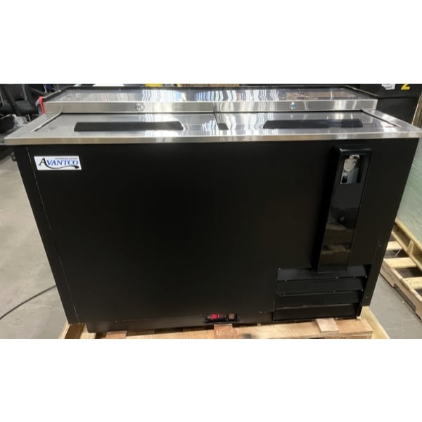 Scratch and Dent Avantco HBB-50-HC-S 50" Stainless Steel Horizontal Bottle Cooler
