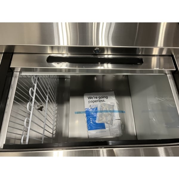 Scratch and Dent Avantco HBB-50-HC-S 50" Stainless Steel Horizontal Bottle Cooler