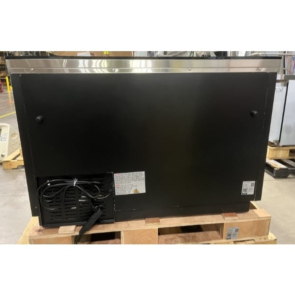 Scratch and Dent Avantco HBB-50-HC-S 50" Stainless Steel Horizontal Bottle Cooler