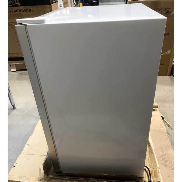 Scratch and Dent Avantco CFM3 White Customizable Countertop Display Freezer with Swing Door