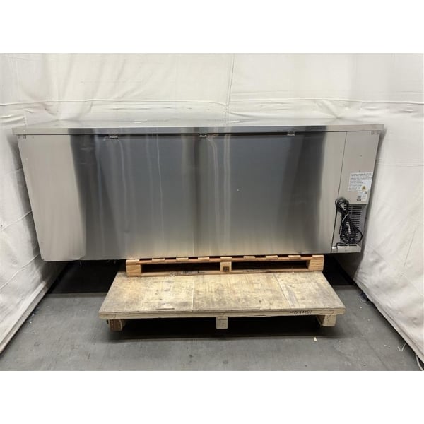 Scratch and Dent Avantco UDD-4-HC-S Stainless Steel Kegerator / Beer Dispenser with (2) 2 Tap Towers - (3) 1/2 Keg Capacity