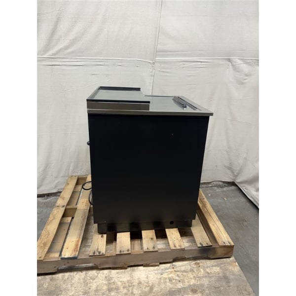 Scratch and Dent Avantco GF25-HC 26" Black Glass Froster / Plate Chiller - 115V