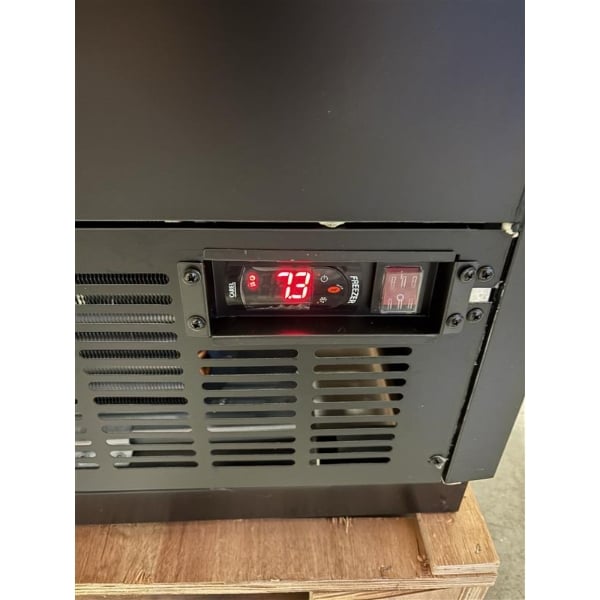 Scratch and Dent Avantco GF25-HC 26" Black Glass Froster / Plate Chiller - 115V