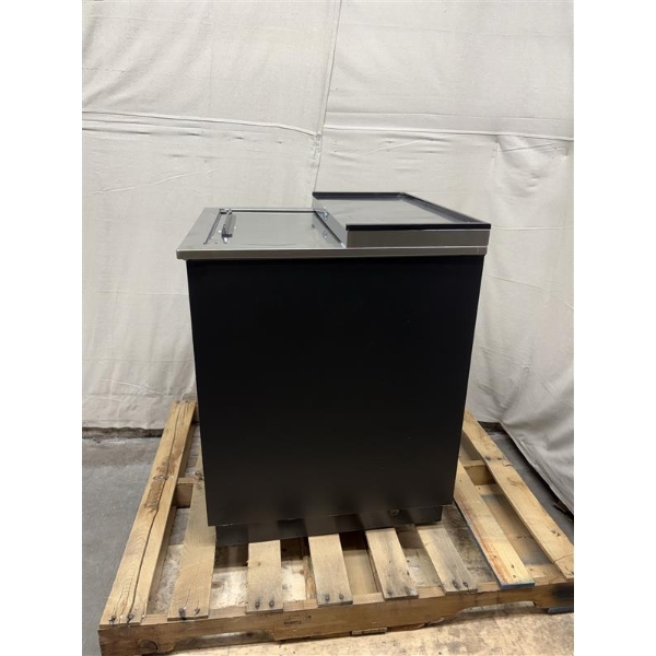 Scratch and Dent Avantco GF25-HC 26" Black Glass Froster / Plate Chiller - 115V