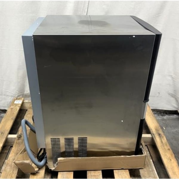 Scratch and Dent Avantco Ice UC-F-120-A 19" Air-Cooled Undercounter Full Cube Ice Machine with 40 lb. Storage Bin- 129 lb., 115V