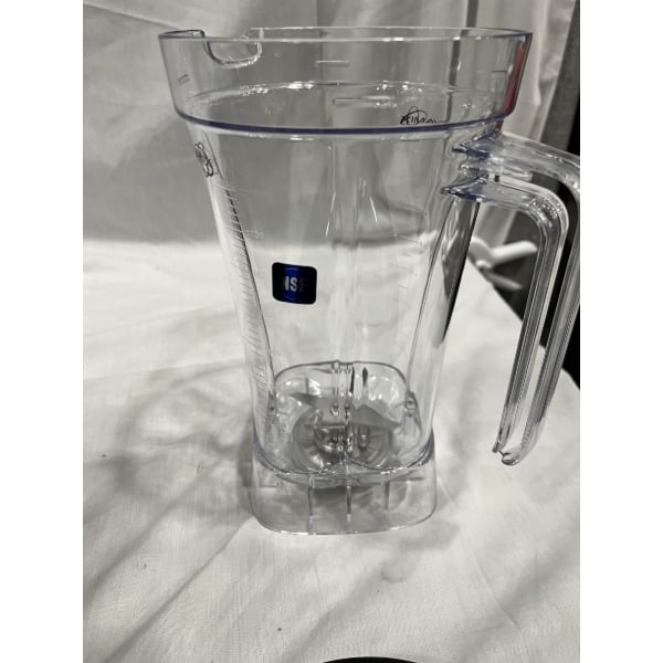 Scratch and Dent AvaMix Apex HBX2000 64 oz. 3 1/2 hp Programmable Commercial Blender with Touchpad and Sound Enclosure - 120V