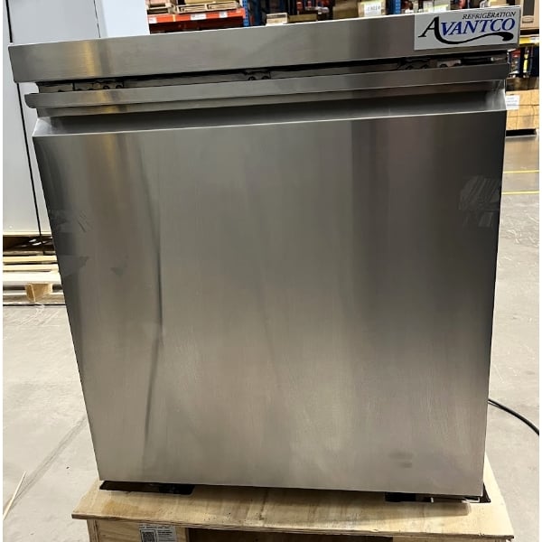 Scratch and Dent Avantco SS-UC-27R-HC 27" Undercounter Refrigerator