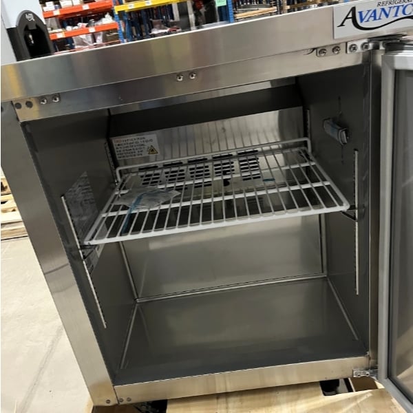 Scratch and Dent Avantco SS-UC-27R-HC 27" Undercounter Refrigerator