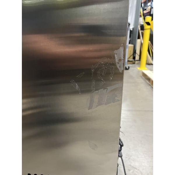 Scratch and Dent Avantco SS-UC-27R-HC 27" Undercounter Refrigerator