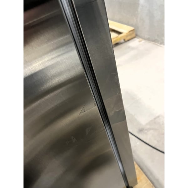 Scratch and Dent Avantco SS-UC-27R-HC 27" Undercounter Refrigerator