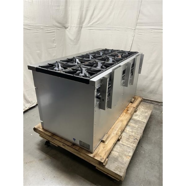Scratch and Dent MainStreet Equipment E60-N Natural Gas 10 Burner 60" Range with 2 Standard Ovens - 360,000 BTU