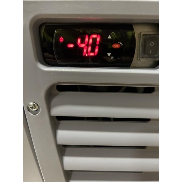 Scratch and Dent Avantco ADC-GEL-4 26" 4 Pan Gelato Dipping Cabinet