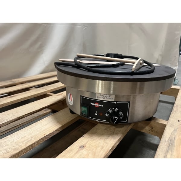 Scratch and Dent Krampouz CEBIF4 15 3/4" Round Electric Cast Iron Crepe Maker - 240V / 3600W