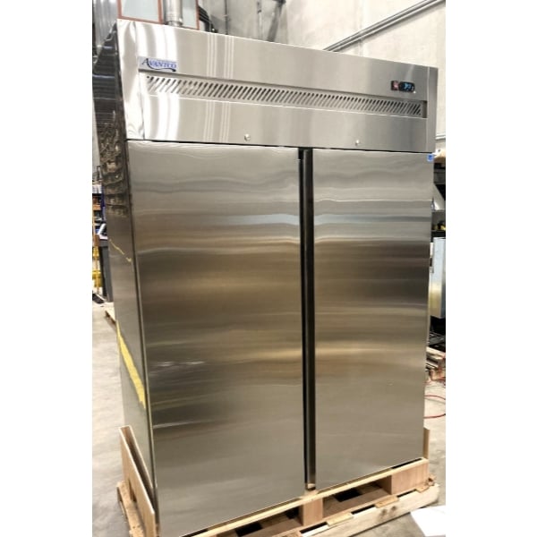 Scratch and Dent Avantco Z2-R-HC 54" Solid Door Stainless Steel Reach-In Refrigerator