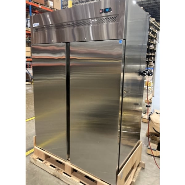 Scratch and Dent Avantco Z2-R-HC 54" Solid Door Stainless Steel Reach-In Refrigerator